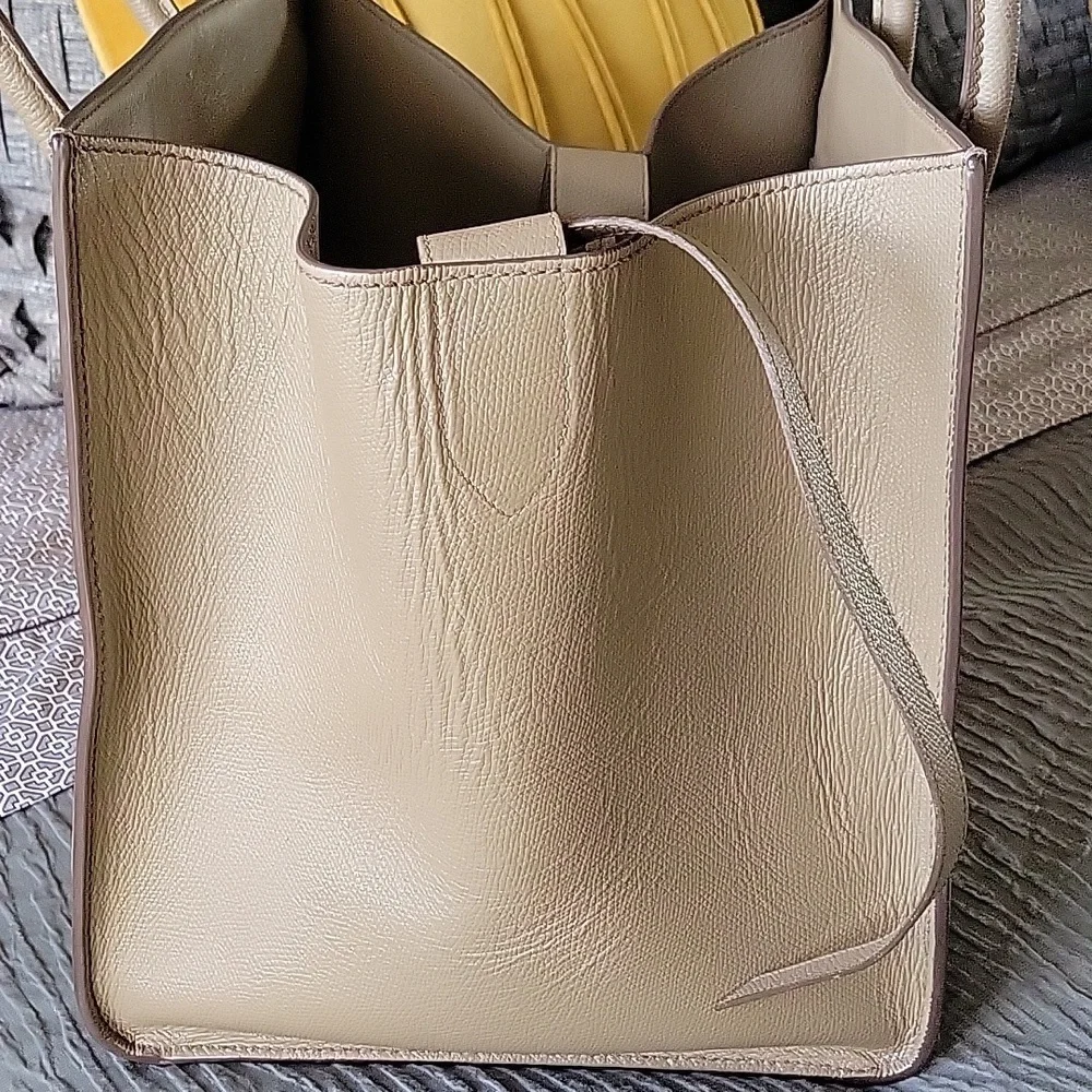 Celine Medium Phantom Beige/Tan Leather Tote - Picture 3 of 11